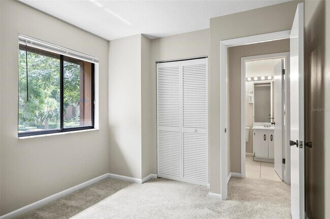 Building Photo - 14 Oakmont Ct