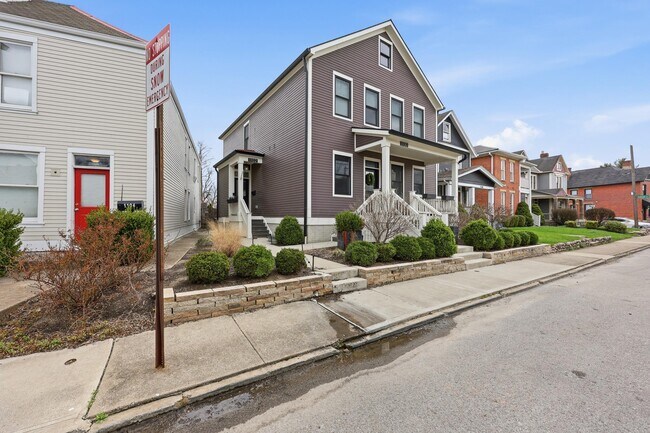 Building Photo - 1102 Summit St