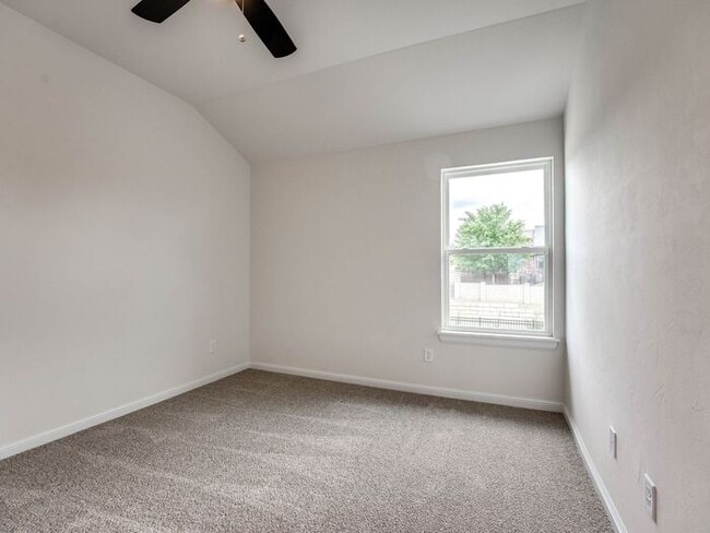 Building Photo - Luxury, Zero Maintenance Living Townhome