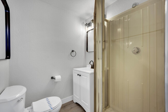 Building Photo - Step into this charming 3-bedroom, 3-bathroom home that has so much to offer!