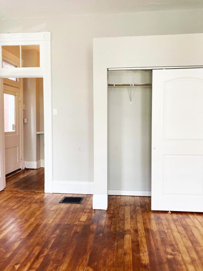 Building Photo - 3221 Bishop St