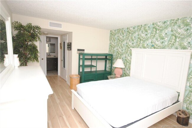 Building Photo - 5333 SE Miles Grant Rd