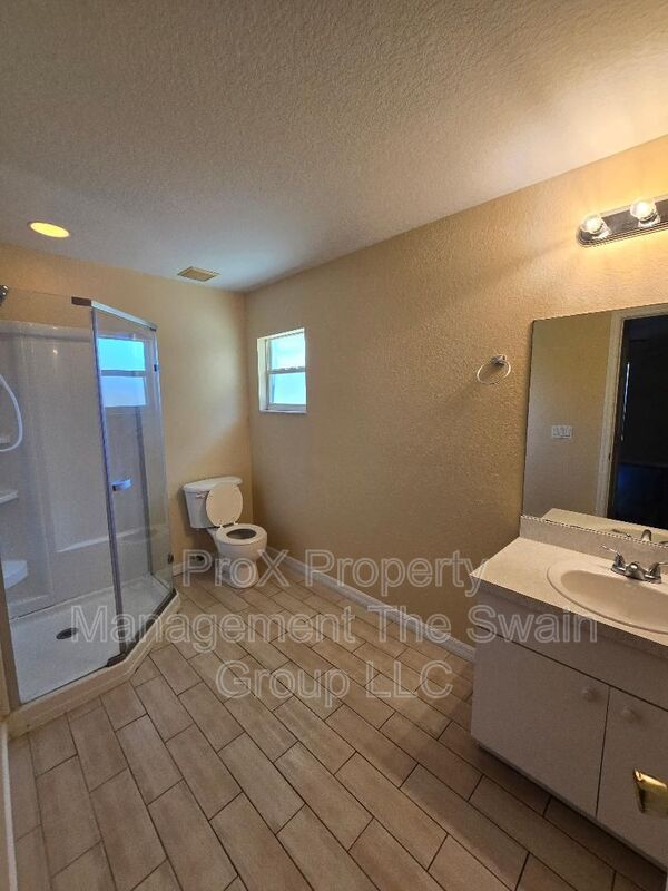 Building Photo - 1826 Lake Mariam Dr