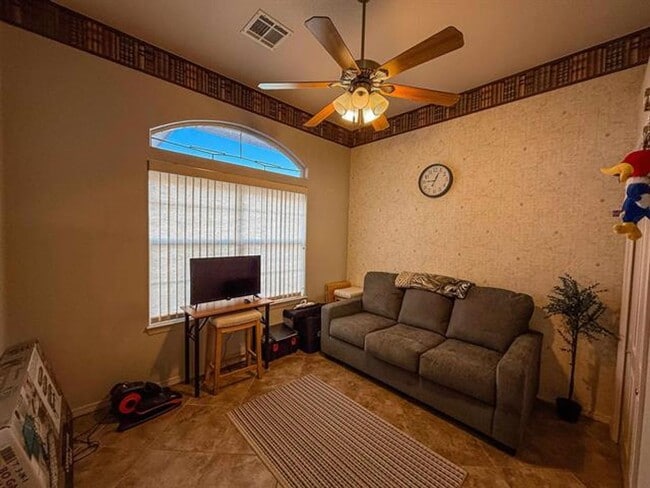 Building Photo - 2409 Saguaro Loop