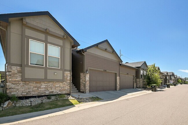 Building Photo - $2,895.00 - $500 OFF First Month's Rent - ...