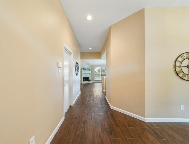 Building Photo - 5219 Bay Pines Dr