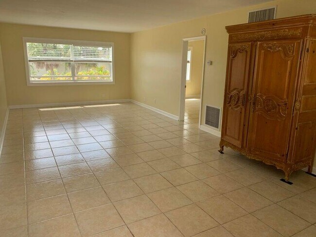 Building Photo - 761 Hummingbird Way