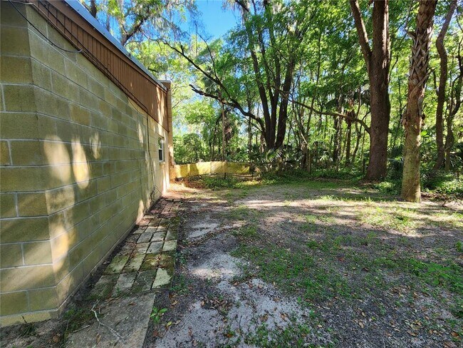 Building Photo - 208 NE 7th Pl
