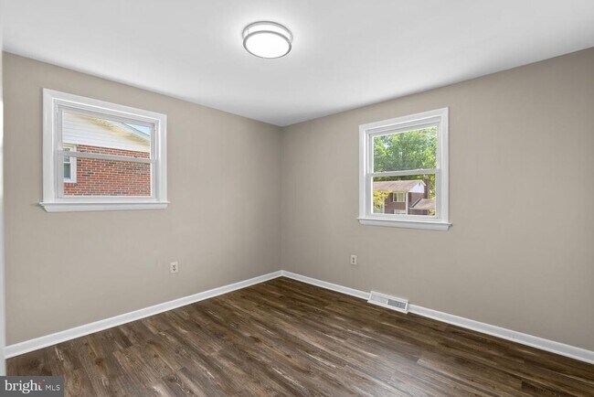Building Photo - 6100 Hellen Lee Dr