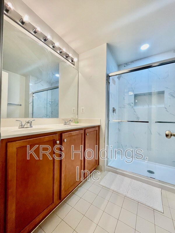 Building Photo - 15706 John Diskin Cir