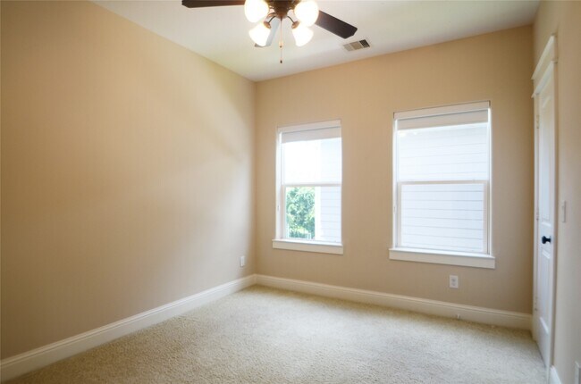 Building Photo - 8610 Ashland Way