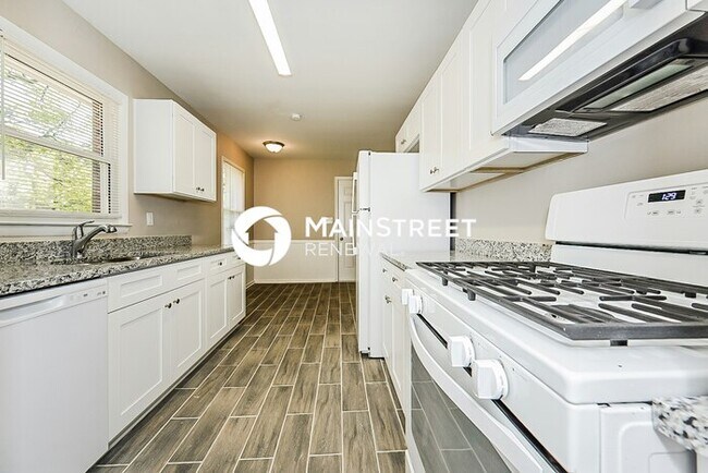 Building Photo - 4 Bedroom Pet-Friendly Home in RIVERDALE, GA with Main Street Renewal