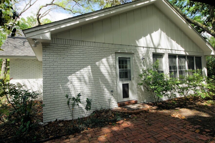 Building Photo - 596 L Ombre Ct NE