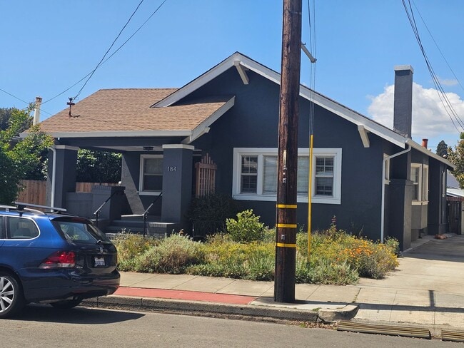 Building Photo - San Leandro Home w/ In-Law Unit: Perfect f...