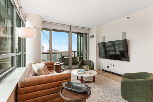 Building Photo - 365 N Halsted St