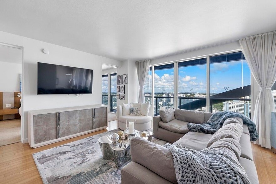 Building Photo - 3101 Bayshore Dr