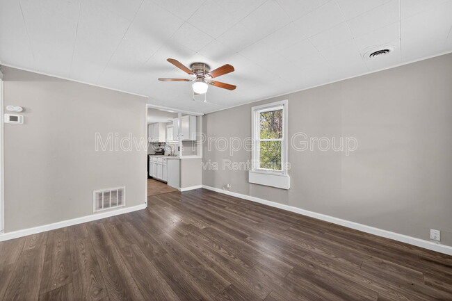 Building Photo - 3219 Royalton Ave