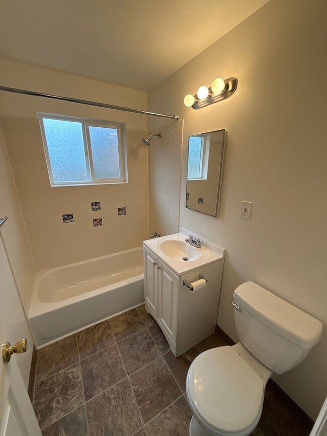 Building Photo - 2463-2479 Lee St SE