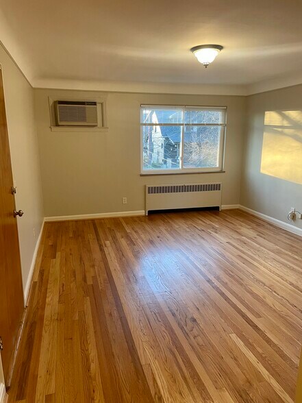 Primary Photo - 6014 Woodmont Ave