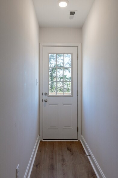 Building Photo - 812 Aubrey Ave