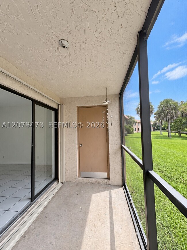 Building Photo - 205 Lakeview Dr