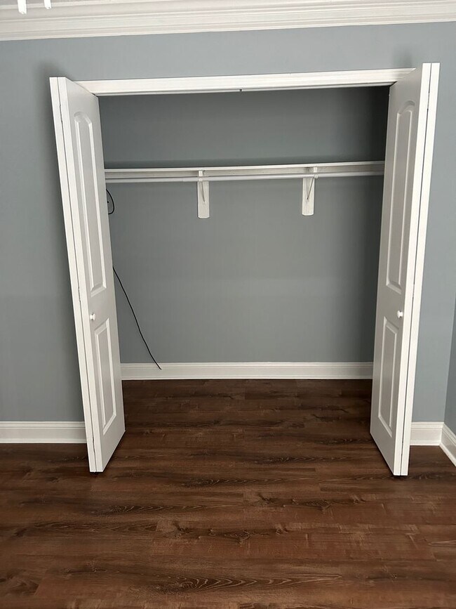 Building Photo - Forest Ridge off Middleground Road