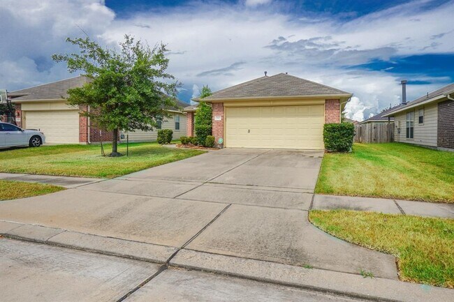 Building Photo - 7907 Flowing Oak Ln