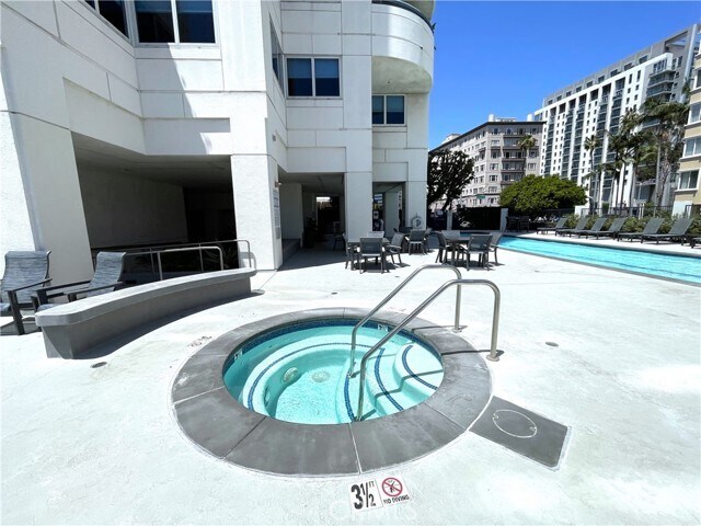Building Photo - 525 E Seaside Way