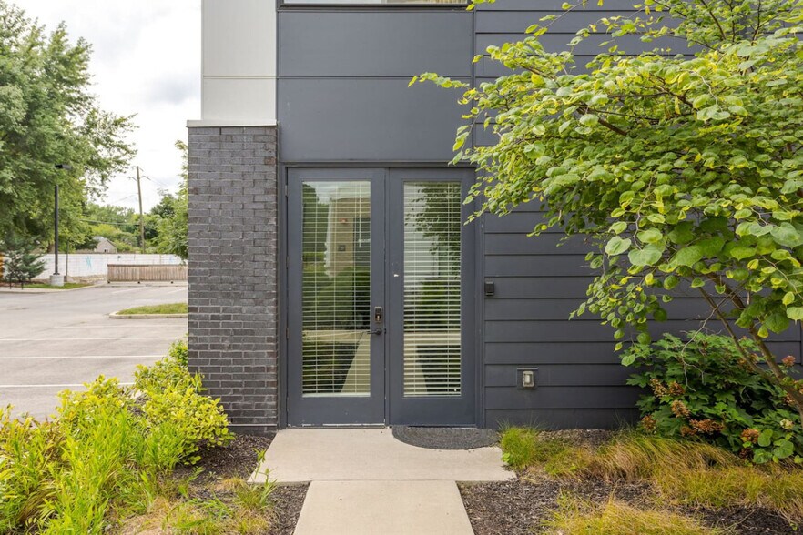 Building Photo - 6105 N Rural St