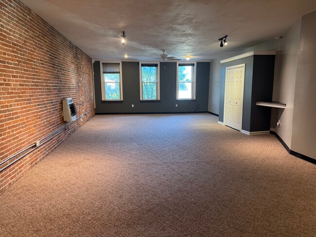 Building Photo - 171 W 1st St