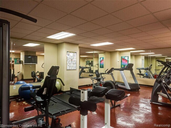 Building Photo - 15 E Kirby St