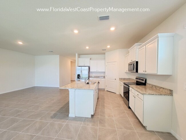 Building Photo - COOL COASTAL 4 BED/2 BATH HOME! PALISADES LAKEWOOD RANCH! COMMUNITY POOL/FITNESS ROOM!