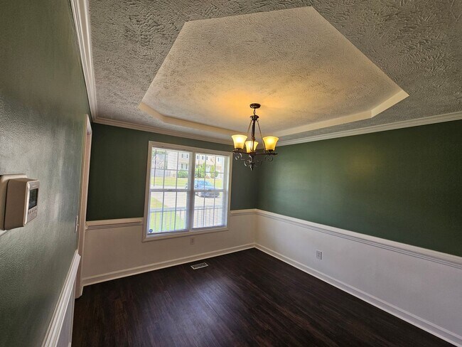 Building Photo - NEW LISTING!!!!!