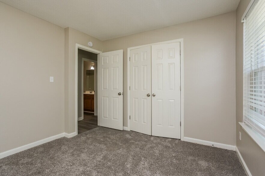 Building Photo - 50 Oakland Woods Cove