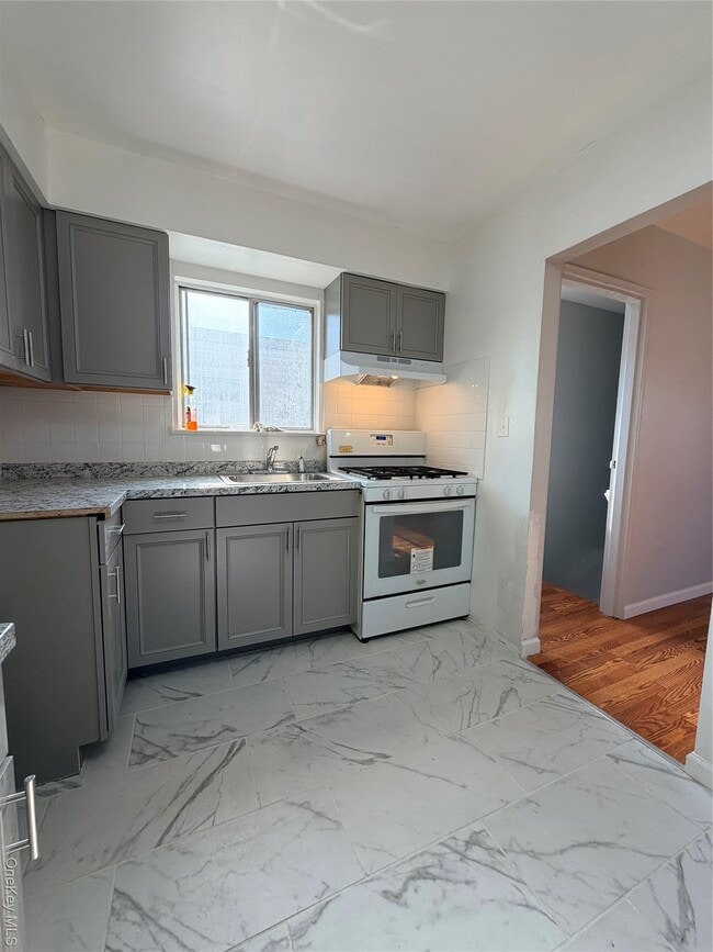 Building Photo - 153-16 110th Rd