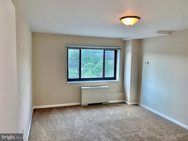 Building Photo - 1300 S Arlington Ridge Rd