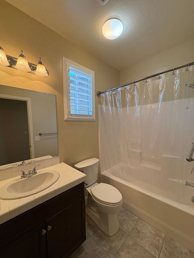 Building Photo - SE Visalia home Coming Soon!!