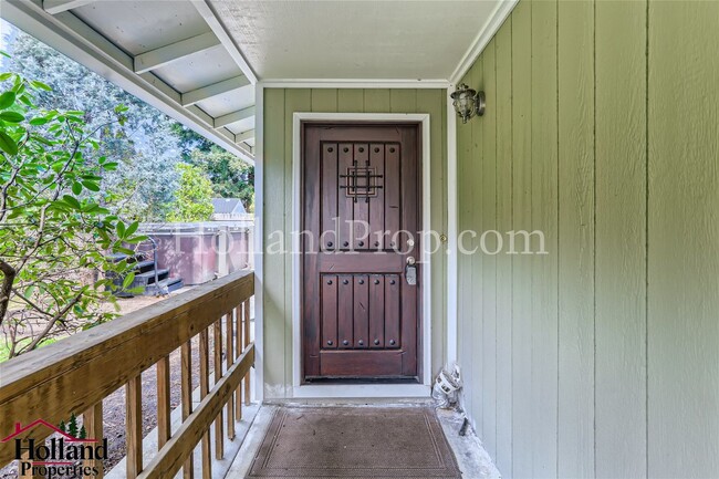 Building Photo - Gorgeous 3 Bedroom Home with SwimSpa Avail...