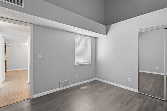 Building Photo - 10901 Highwood Way