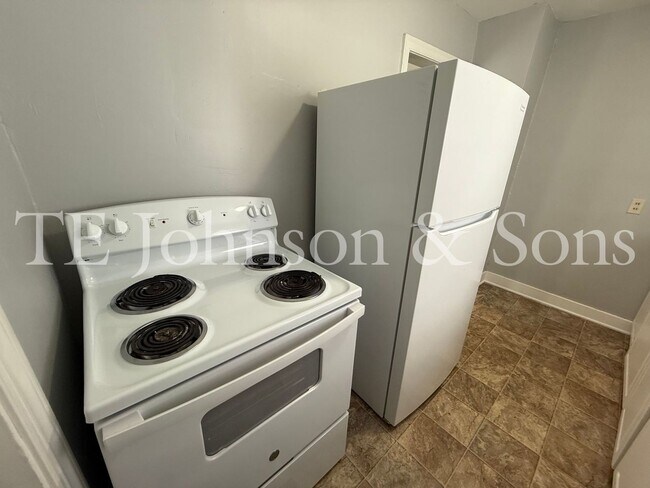 Building Photo - Charming Renovated 3BR Home