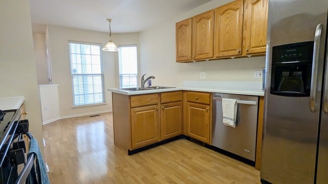 Building Photo - 937 Huntington Dr