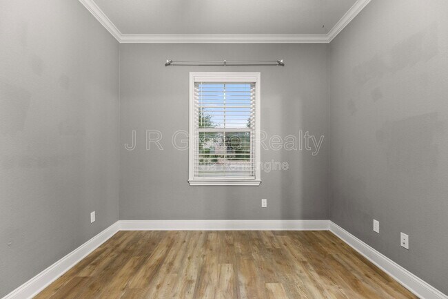 Building Photo - 19 N Shore Cir