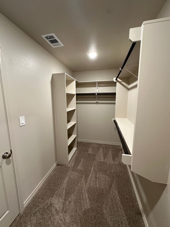Building Photo - Move-In Ready & Made for Memories
