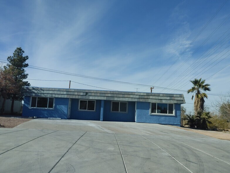 Building Photo - 705 Center St