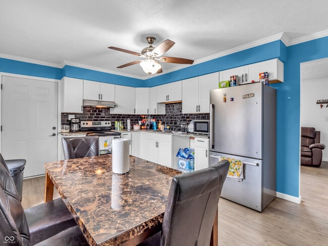 Building Photo - 12386 S Hillview Dr