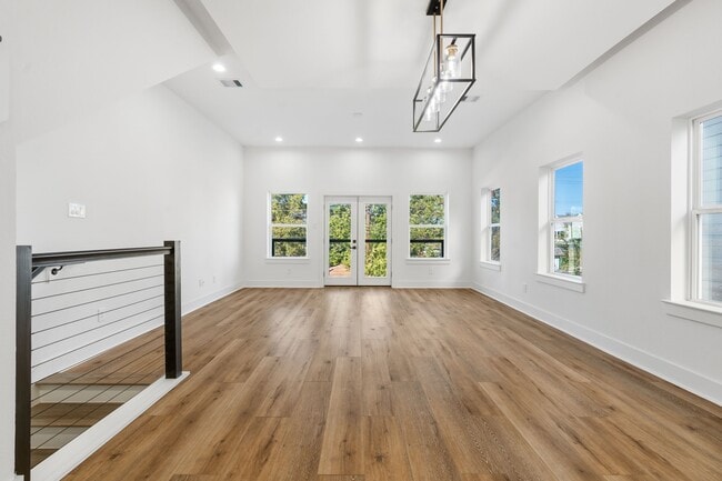 Building Photo - 868 E 35th St