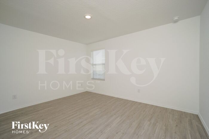 Building Photo - 2428 Lake Hls