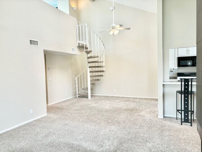 Building Photo - 2226 Martinique Ln