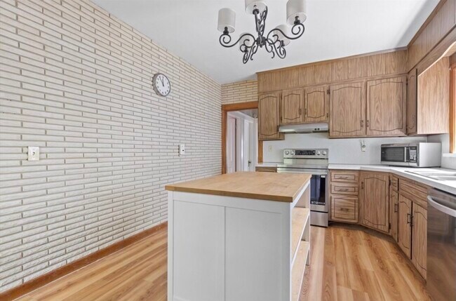 Building Photo - 84 Brayton Rd