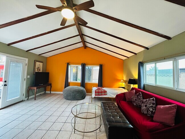 Building Photo - 8871 Belmont St